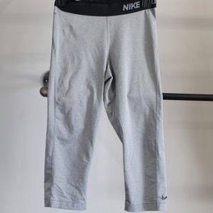 NIKE PRO, cropped dri-fit leggings, grey size medium